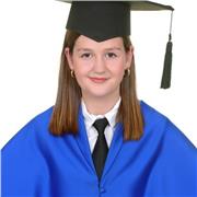 Profesora de Matemáticas, muy ordenada, a la que le gusta enseñar las mates de una manera distinta, útil y hacer que gusten.